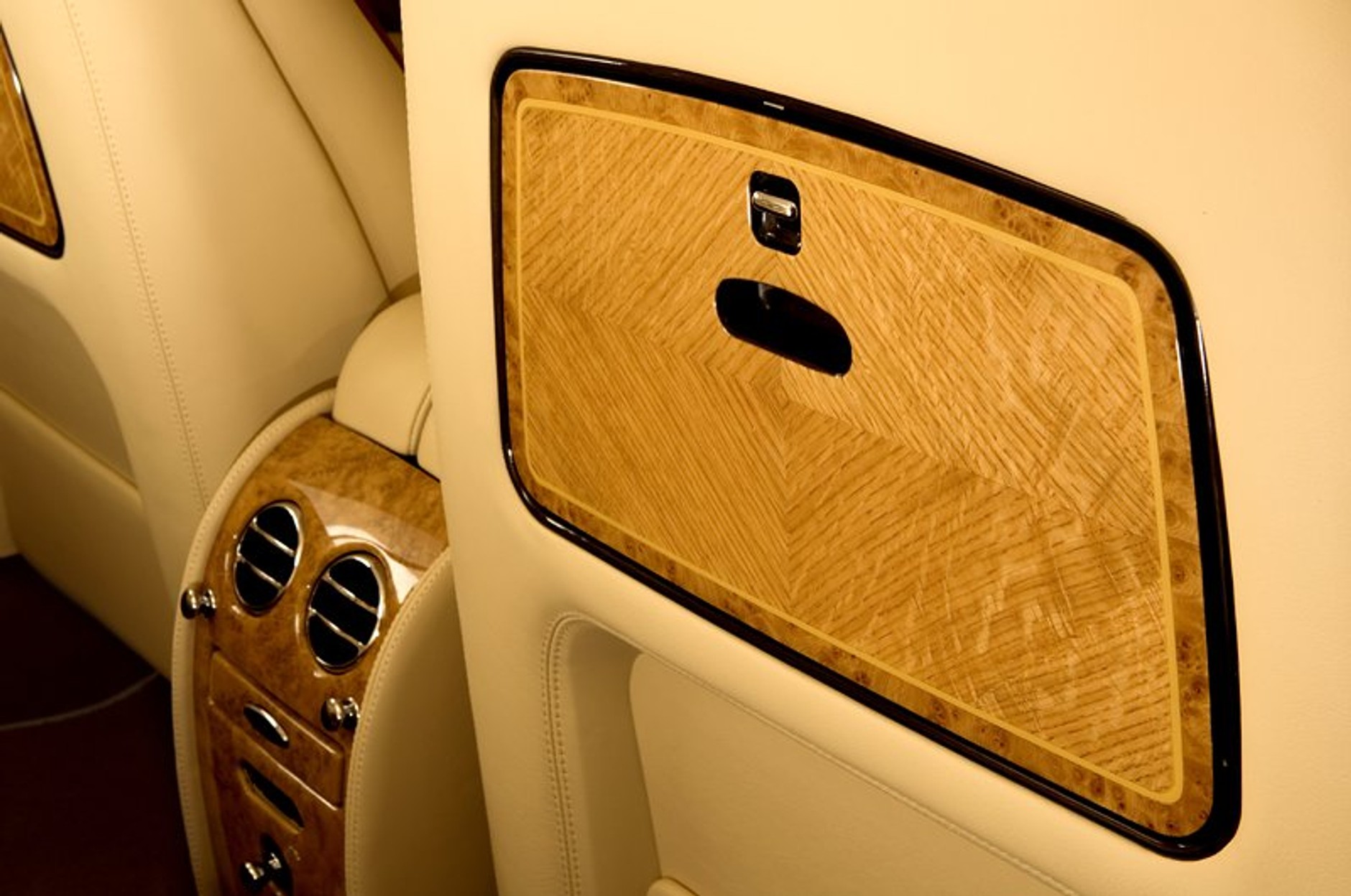 Bentley obchodzi 60-lecie z nowymi modelami