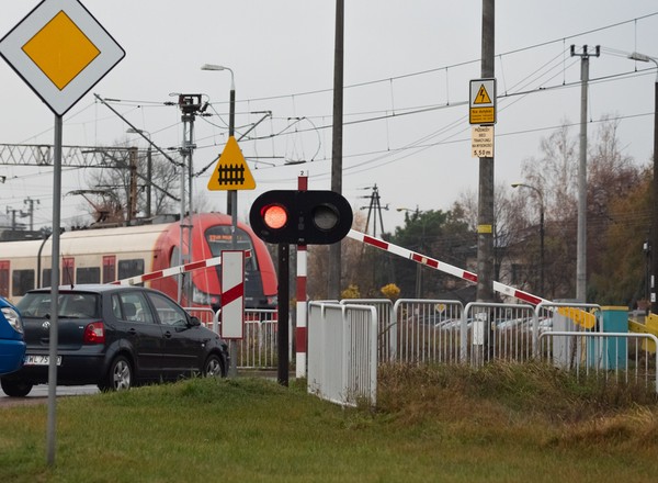 Zastawią 500 fotopułapek na przejazdach kolejowych. To nowy bat na kierowców
