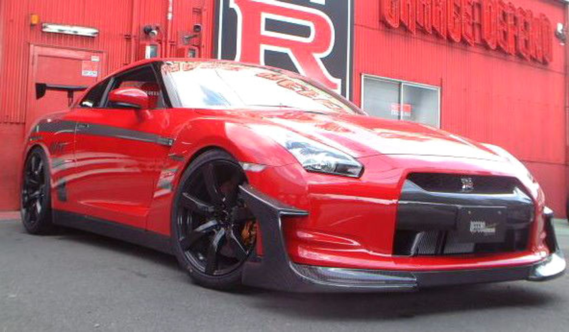 Garage Defend GT-R: trochę inny Nissan