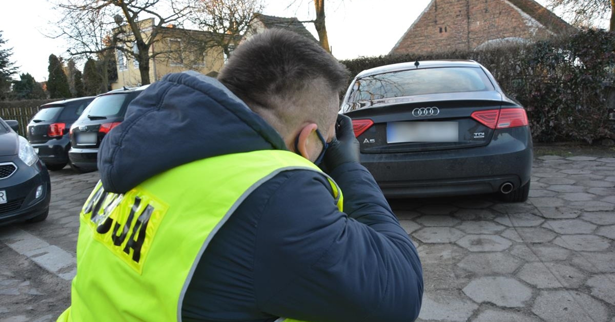 Policjanci zatrzymali 23-latka i odzyskali skradzione audi