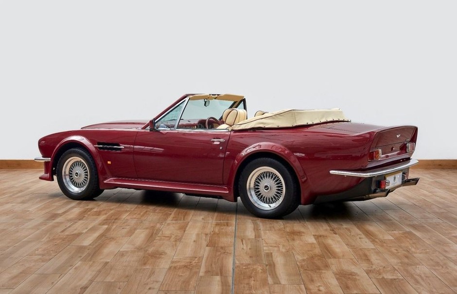 Aston Martin V8 Ventage Volante należący do Davida Beckhama