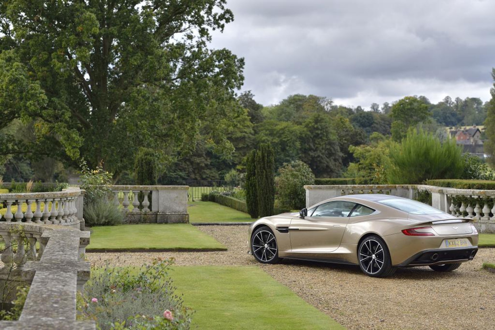 Jak jeździ Aston Martin Vanquish?