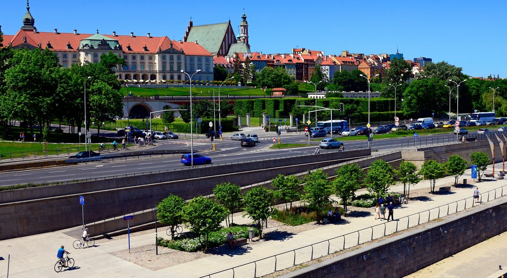 Wisłostrada w Warszawie na wysokości Zamku Królewskiego