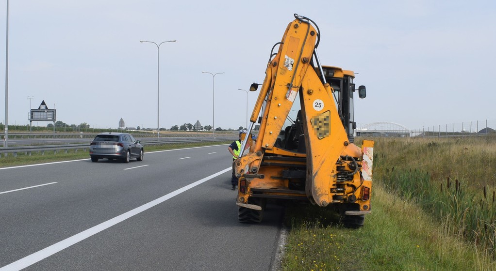 Koparka na autostradzie A1