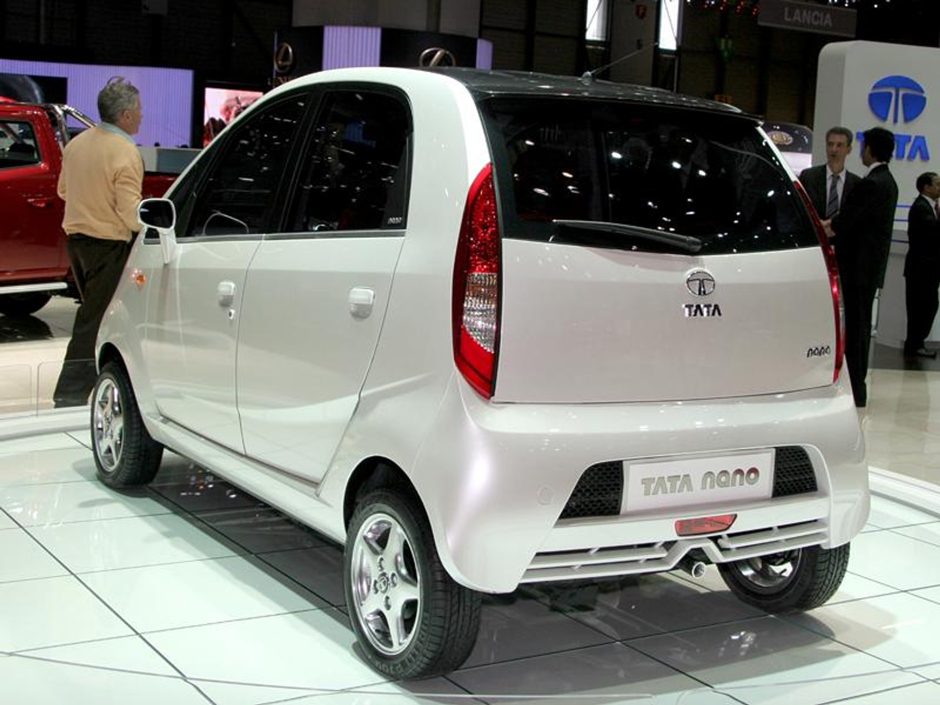 Tata zatrzymał budowę fabryki Nano!