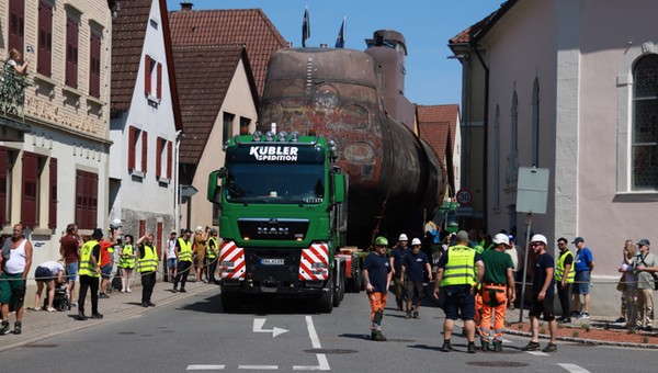 Po drogach Niemiec znowu przemieszcza się wielki U-Boot. Transport można śledzić