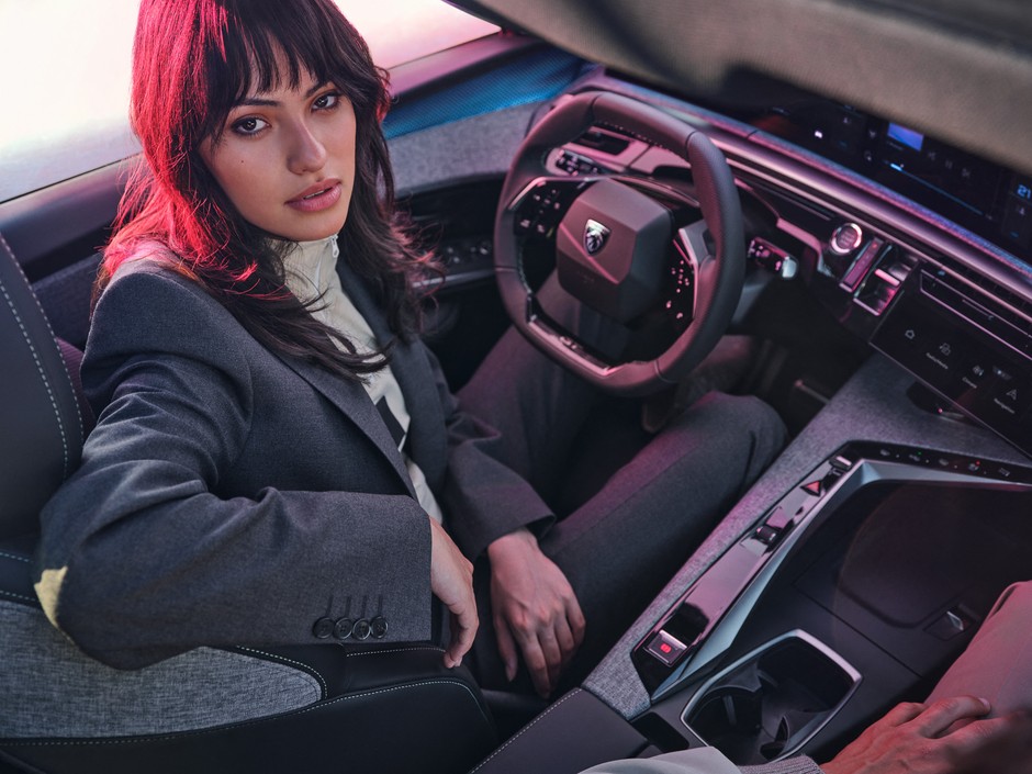 Peugeot E-3008
