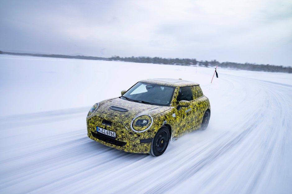 2023 Mini Electric zakamuflowany