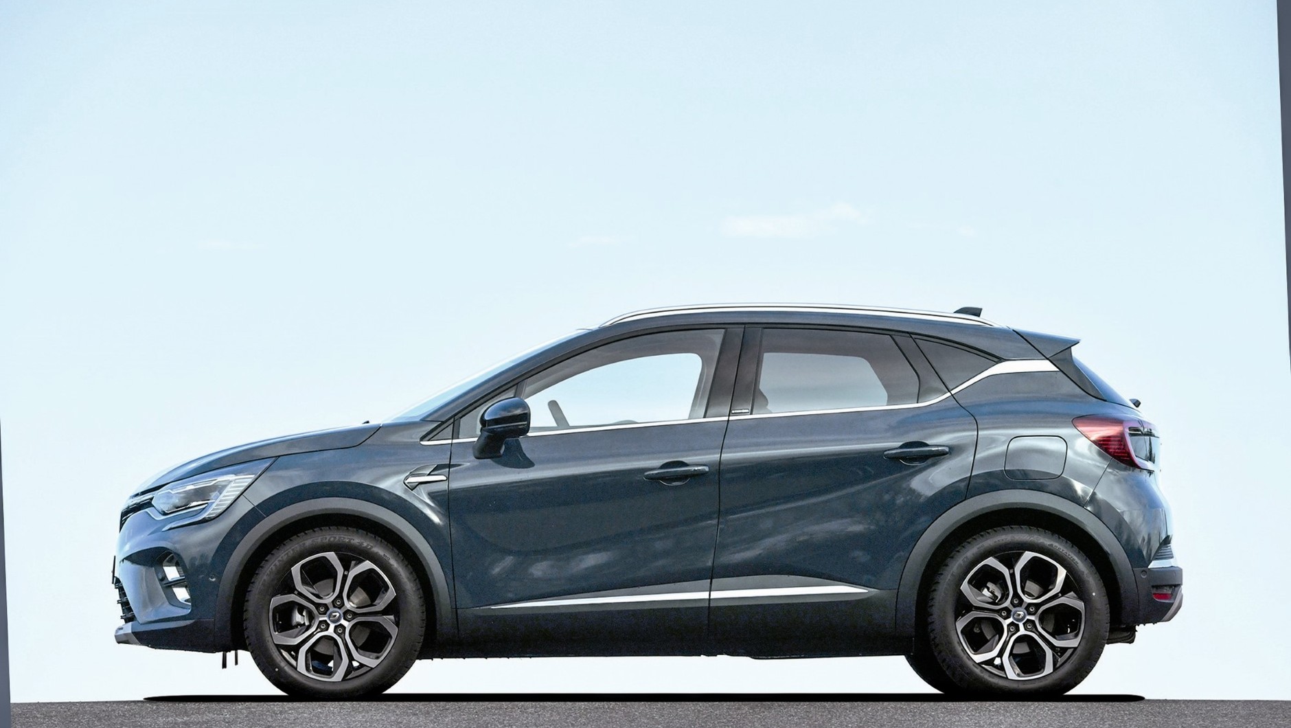 Dwie hybrydy ładowane z gniazdka: Kia Niro i Renault Captur