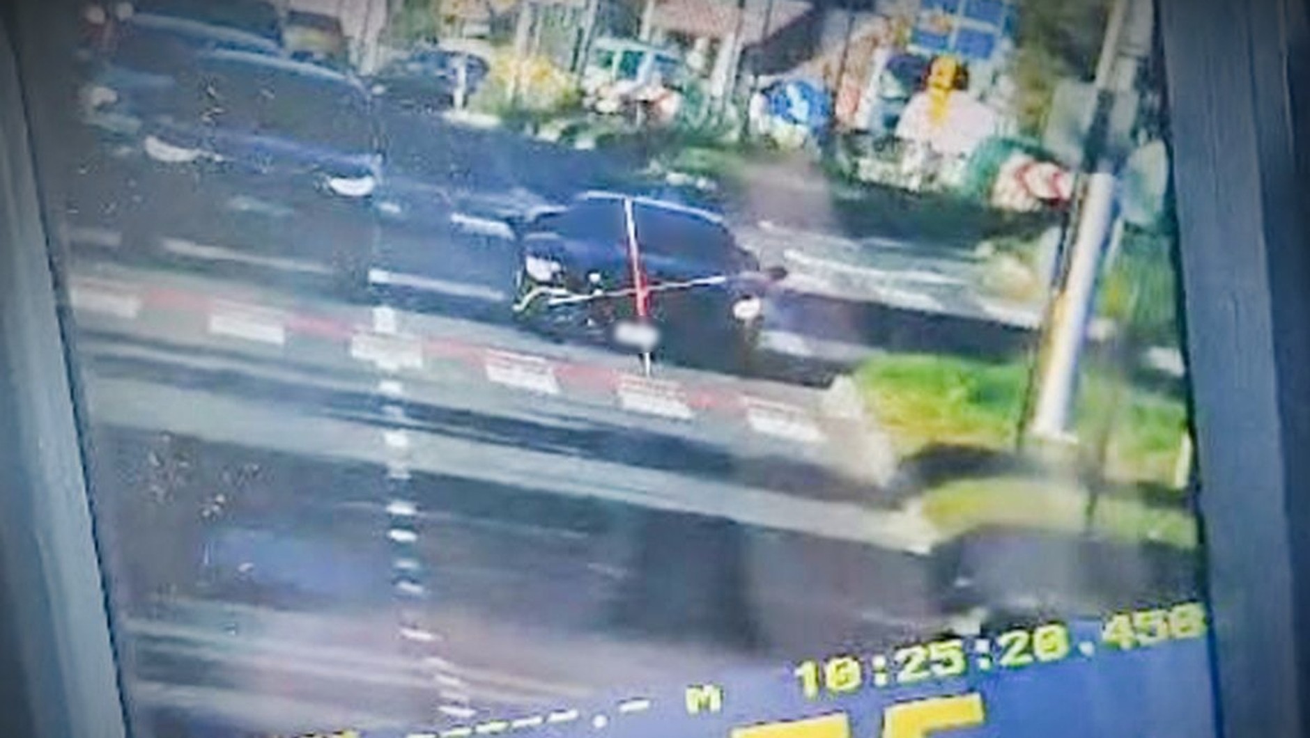 Kierowca Ferrari dokonuje dwóch wykroczeń na raz