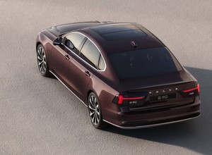 Pełna elektryfikacja jeszcze zaczeka. Volvo przedłużyło życie kolejnemu spaliniakowi