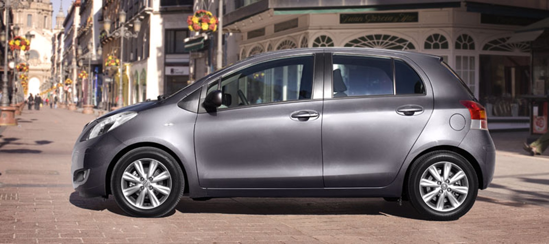 Bolonia 2008: Toyota Yaris FL, nowy silnik 1,33 Dual VVT-i i niższe zużycie paliwa