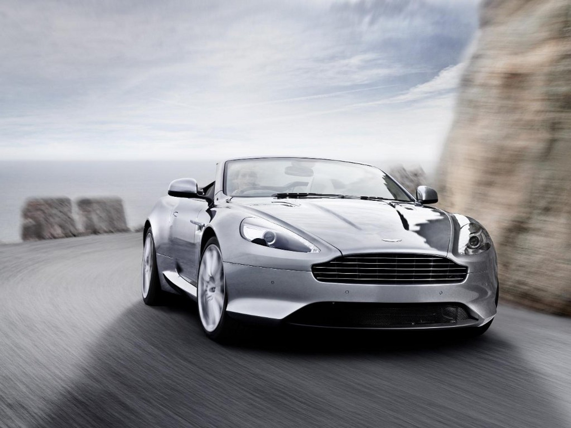 Aston Martin Virage powraca