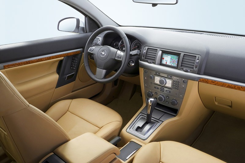 Opel: koniec Signum, niepewna przyszłość modelu Tigra TwinTop