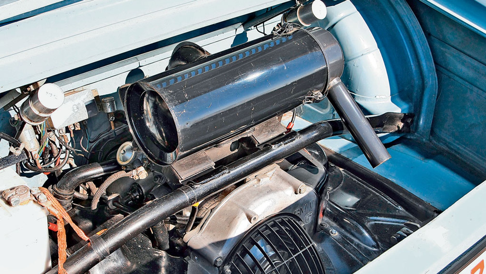 BMW 700 z dwucylindrowym silnikiem osiągnęło sukces, a 40 KM dało autu dynamiczny image.