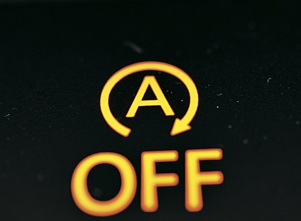 Systemy start stop: jak dajemy się nabić w butelkę z... CO2