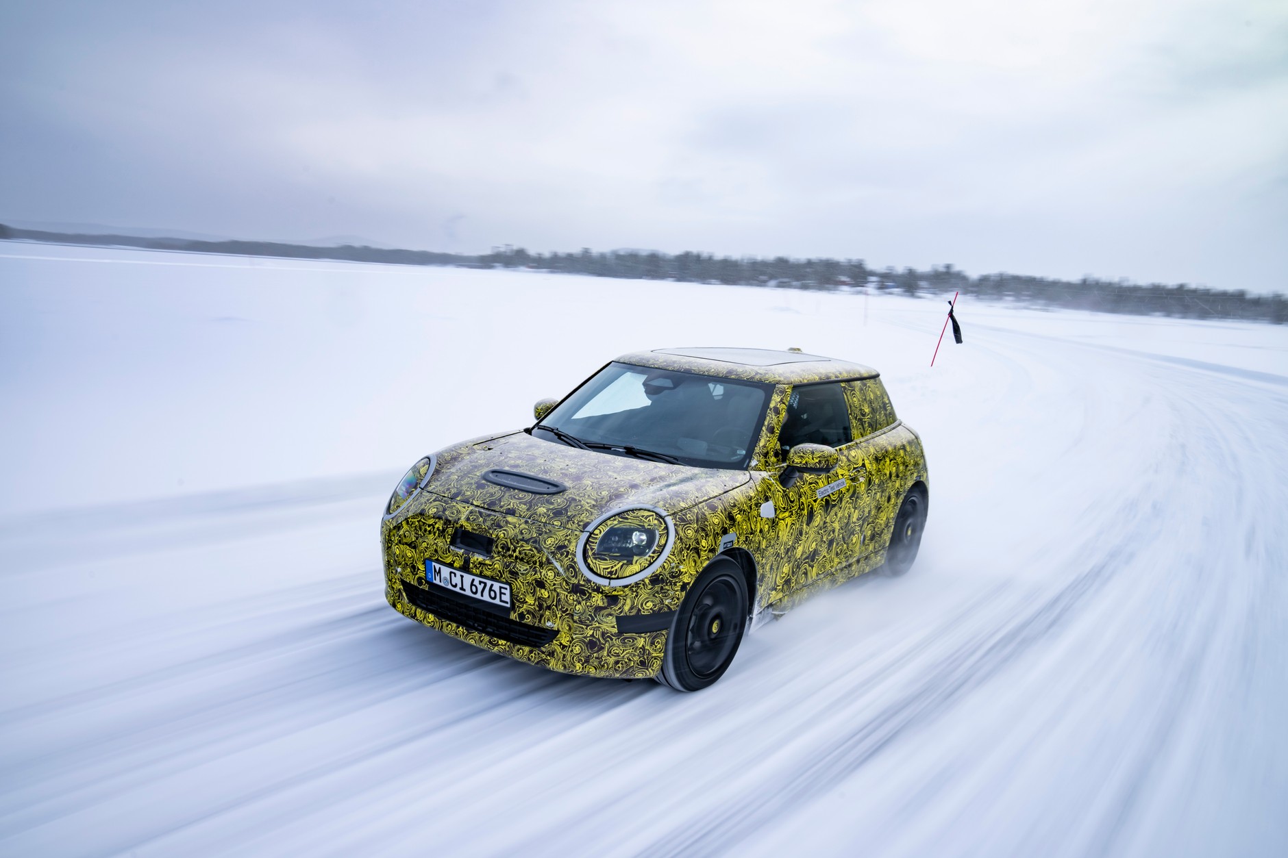 2023 Mini Electric zakamuflowany