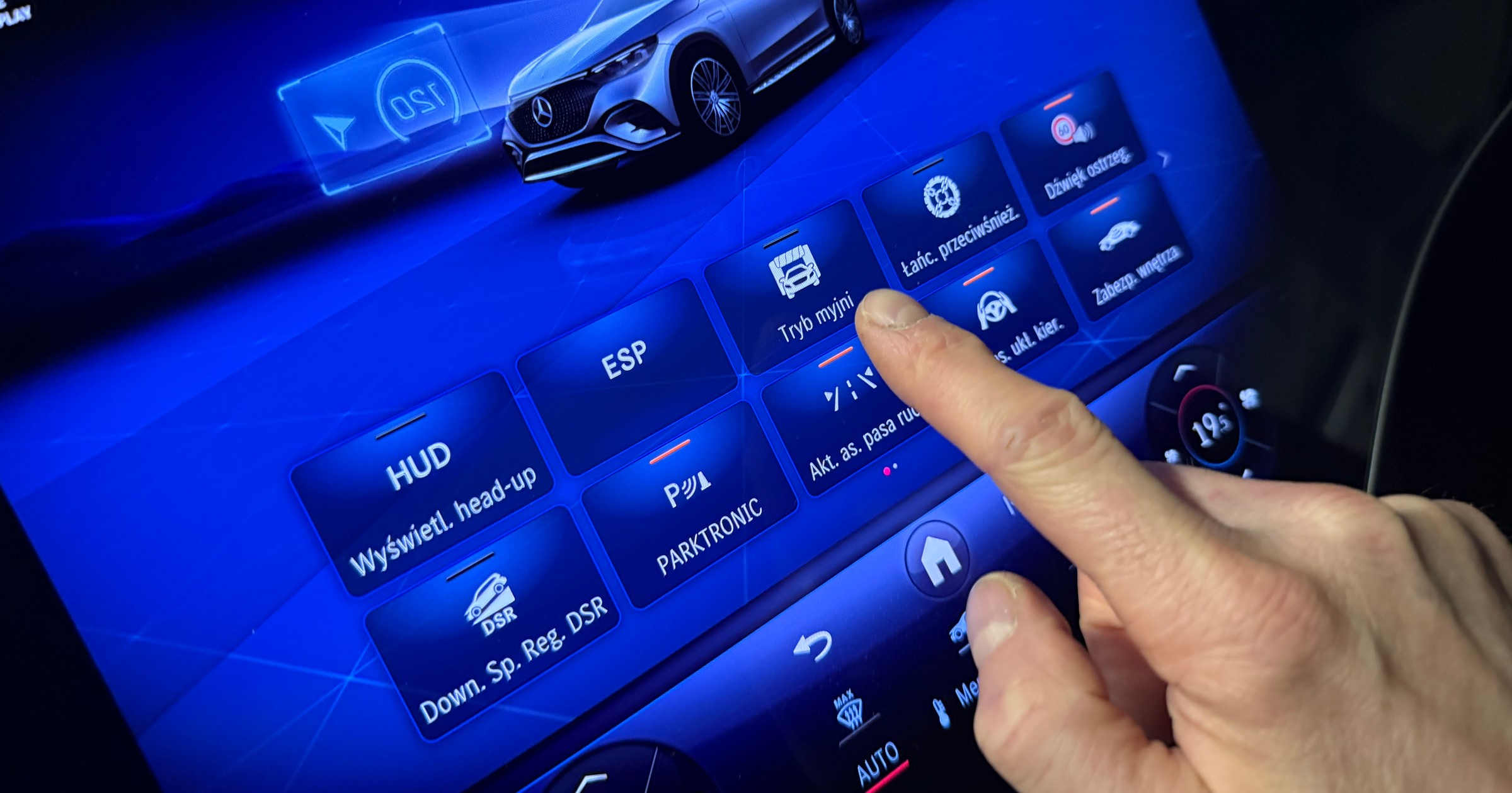 Niektóre auta mają tryb myjni – lepiej z niego korzystać, gdy jest dostępny