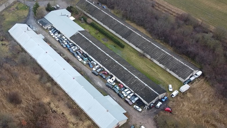 Nielegalny demontaż pojazdów na Podlasiu