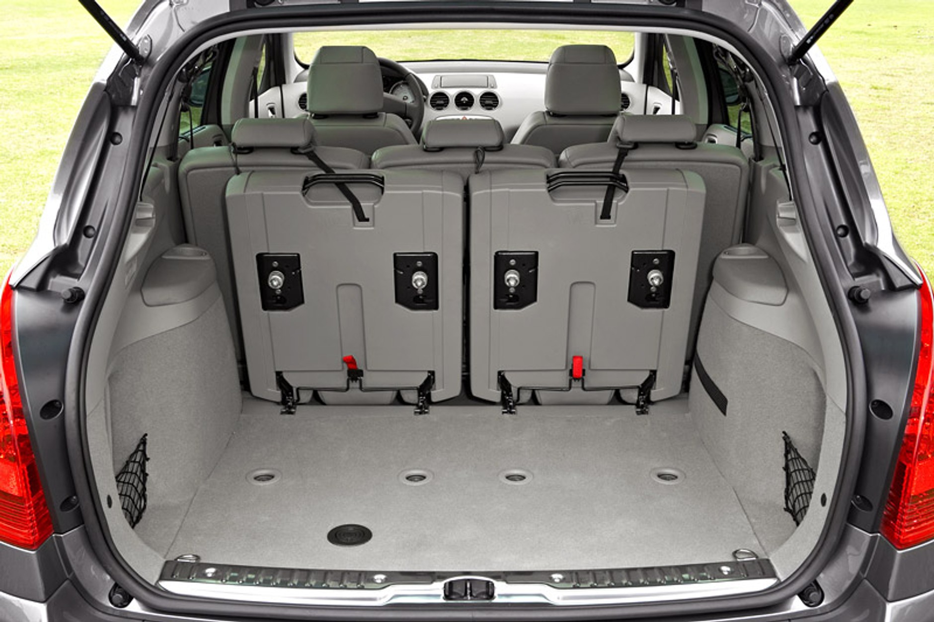 Genewa 2008: Peugeot 308 SW – aż siedem miejsc w nowym kombi