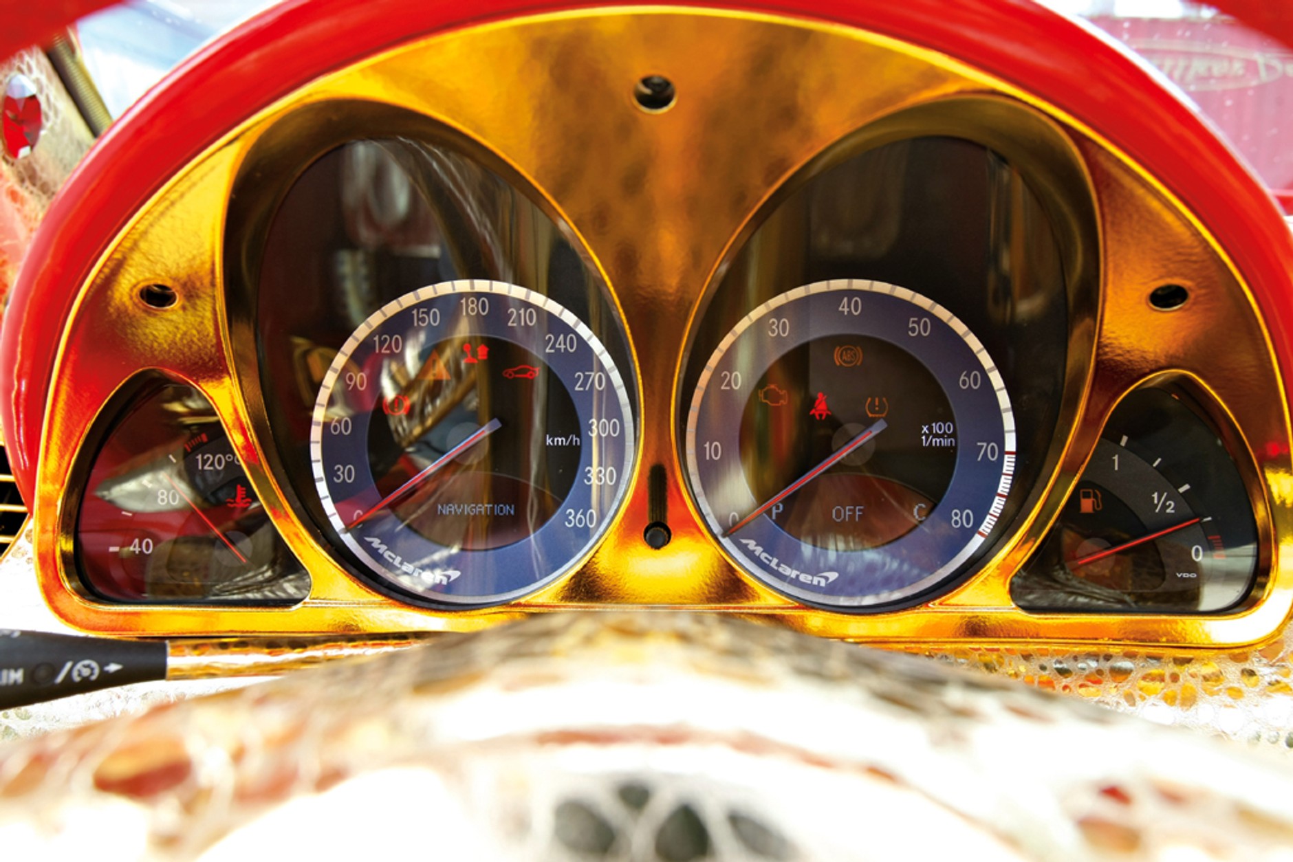 Anliker SLR 999 Red Gold Dream: Skarbiec na kołach