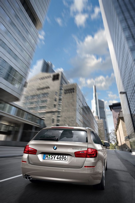 BMW5 Touring rok modelowy 2011 – zdjęcia i dane techniczne