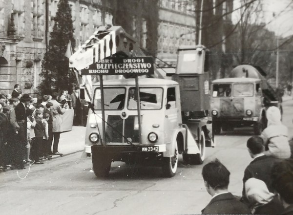 26 kwietnia to Dzień Drogowca i Transportowca. Zobaczcie historyczne zdjęcia