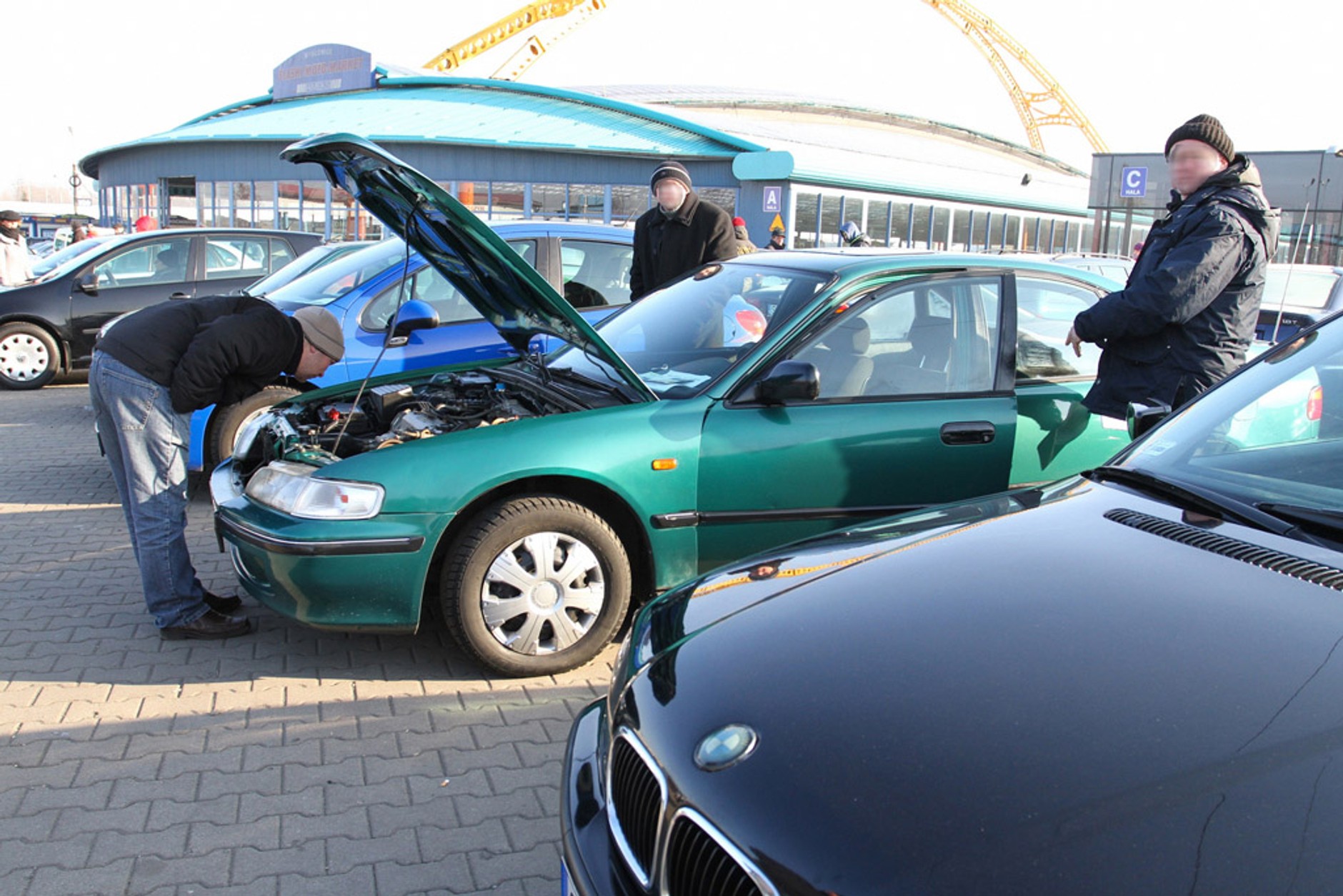 Jak kupić auto sprowadzone i... nie wpaść w kłopoty
