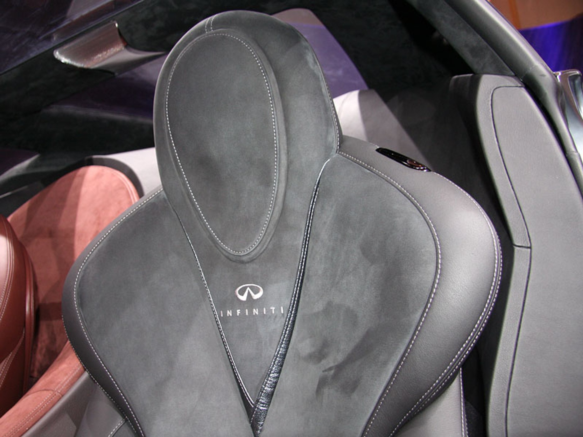 Genewa 2009: Infiniti Essence Concept (fotogaleria)