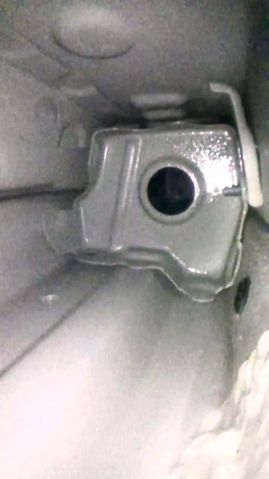 Przynajmniej profile zamknięte Toyoty Mirai nie budzą niepokoju. Tu zabezpieczenie jest dobre. 