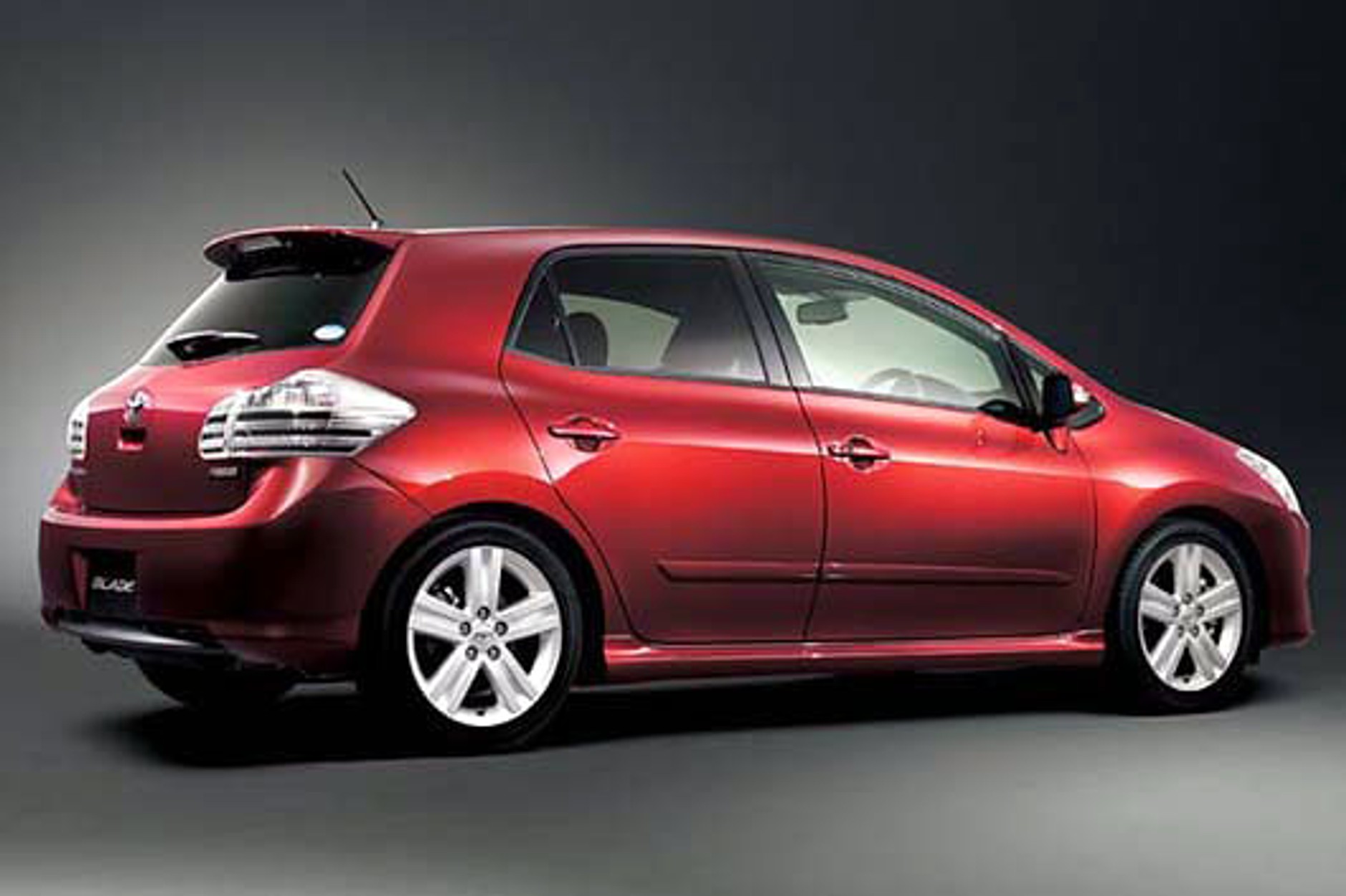 Japoński Super-Auris: Toyota Blade teraz z 6-cylindrowcem