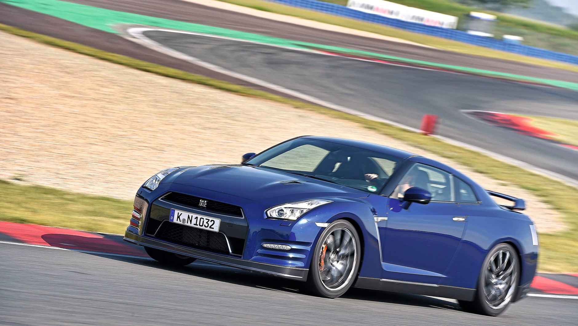 Nissan GT-R: może nie jest piękny, ale robi wrażenie.