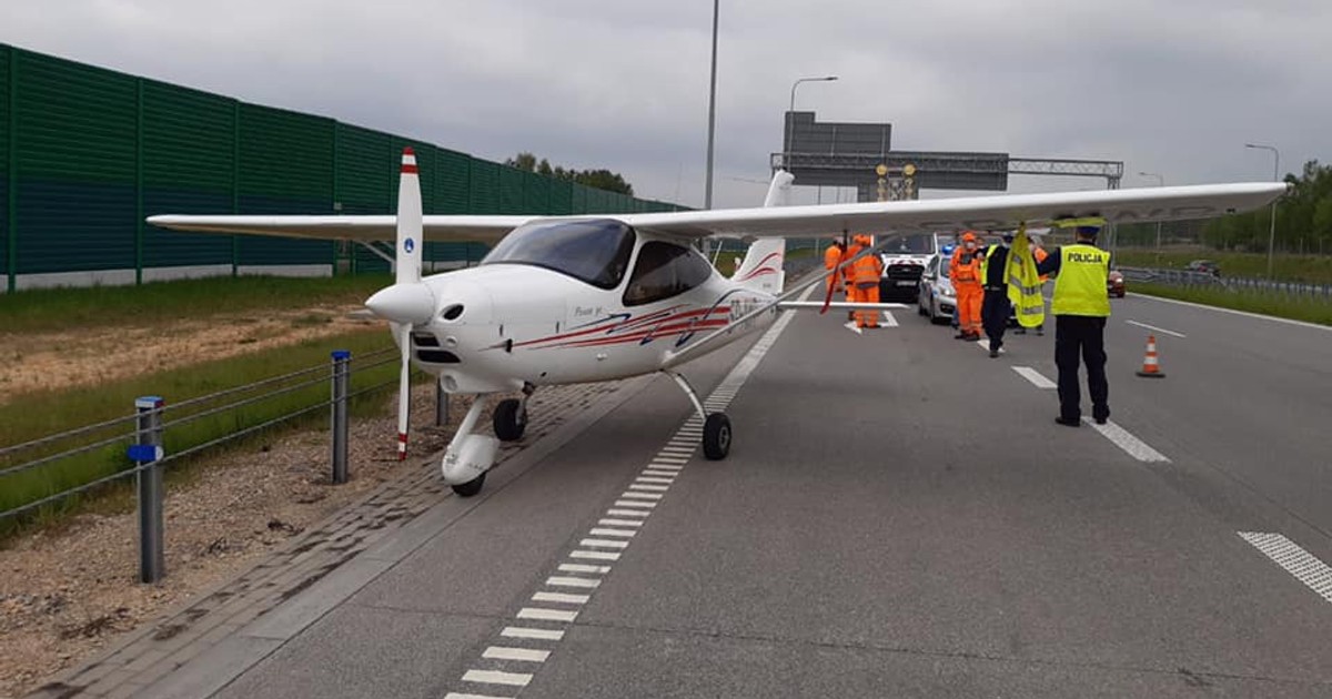 Awionetka Tecnam na autostradzie A1