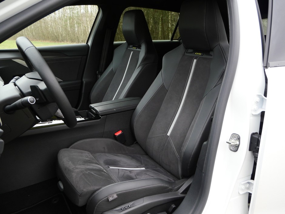 Opel Astra Sports Tourer GSe plug-in hybrid 225 KM