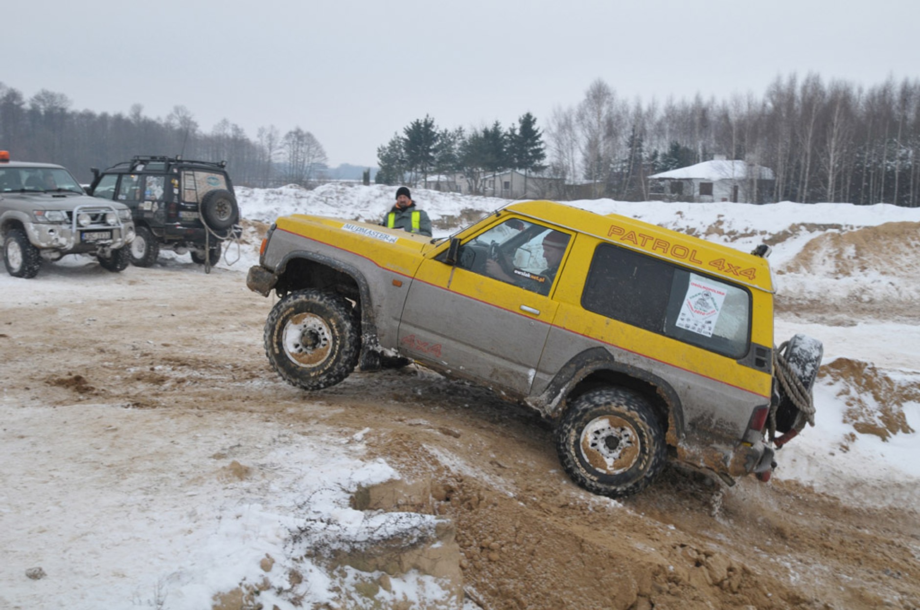 Terenowa integracja „dla choinki” pod znakiem śniegu i mrozu