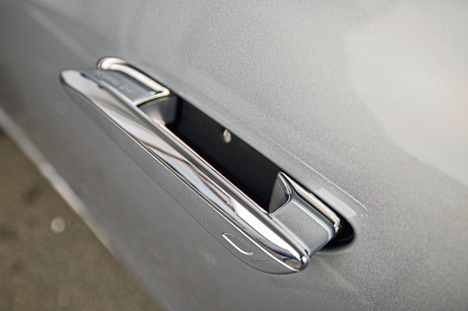 Mercedes E 400 e kontra Volvo S90 T8