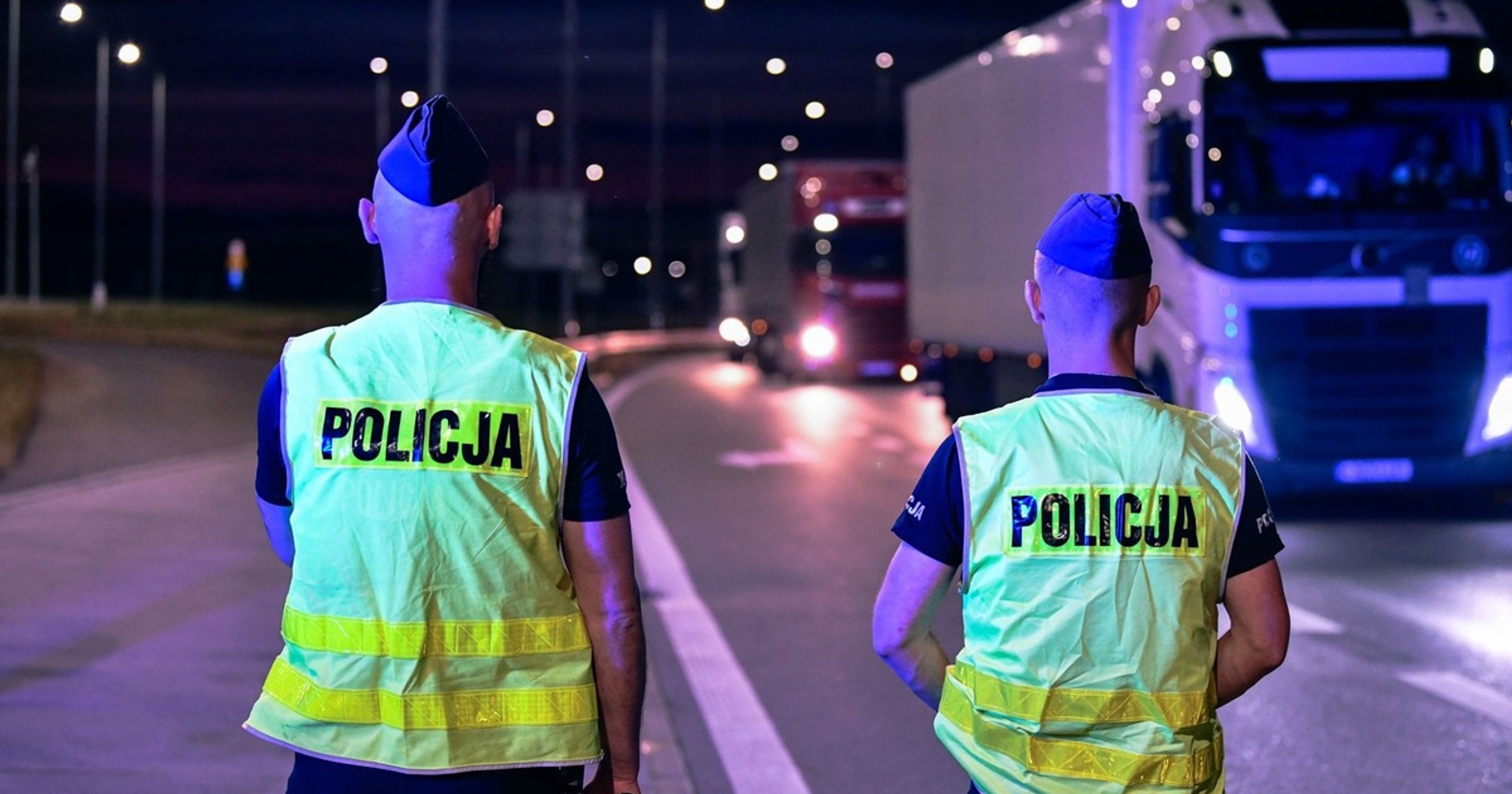 Policjanci pomagają Straży Granicznej kontrolować wjeżdżających do Polski. Sporo jest zatrzymanych