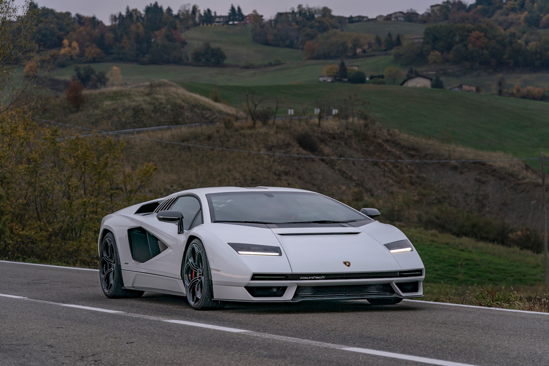 Lamborghini Countach LPI 800-4 rusza w drogę