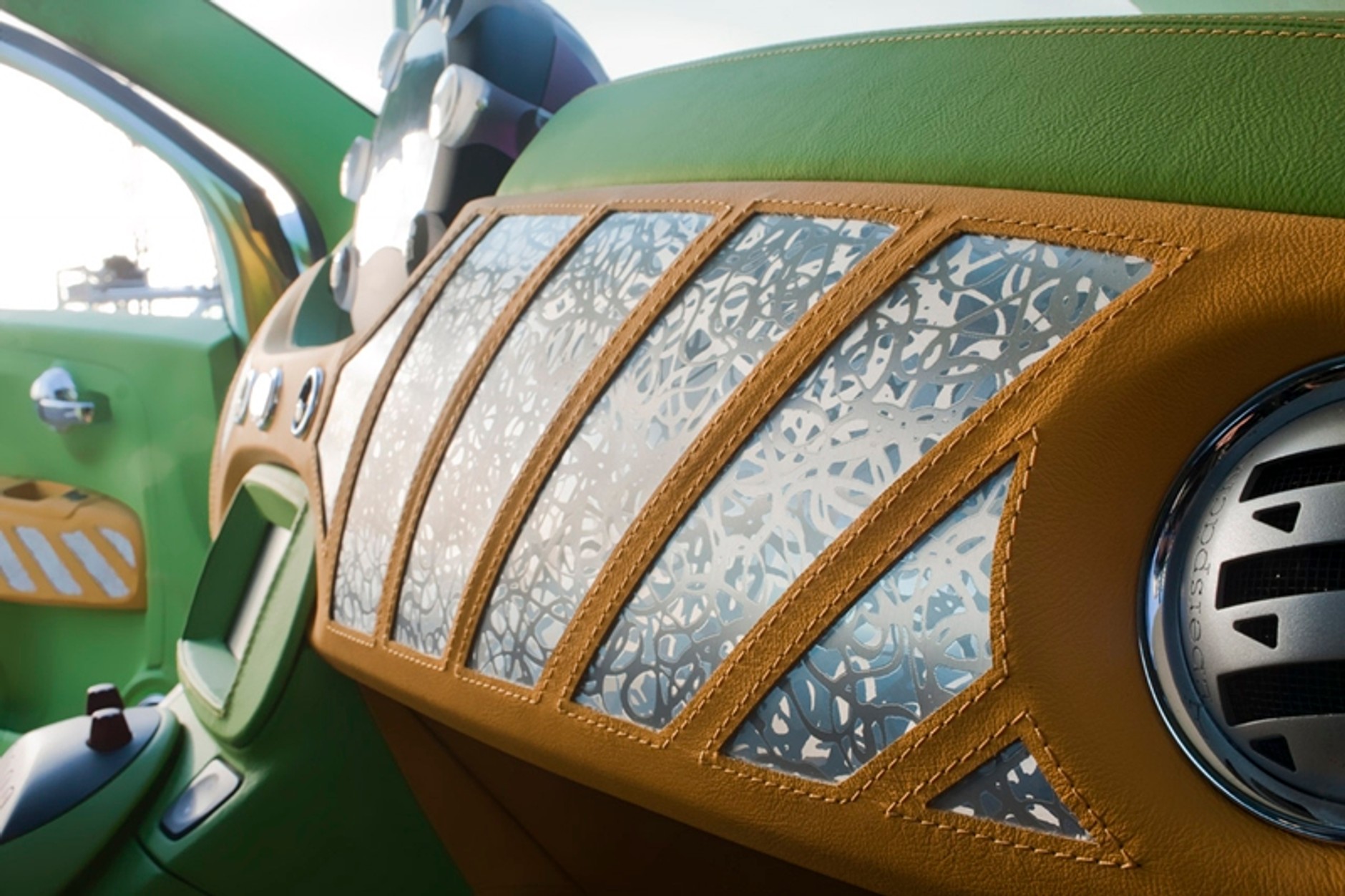 Rinspeed UC? – samochód do jazdy pociągiem