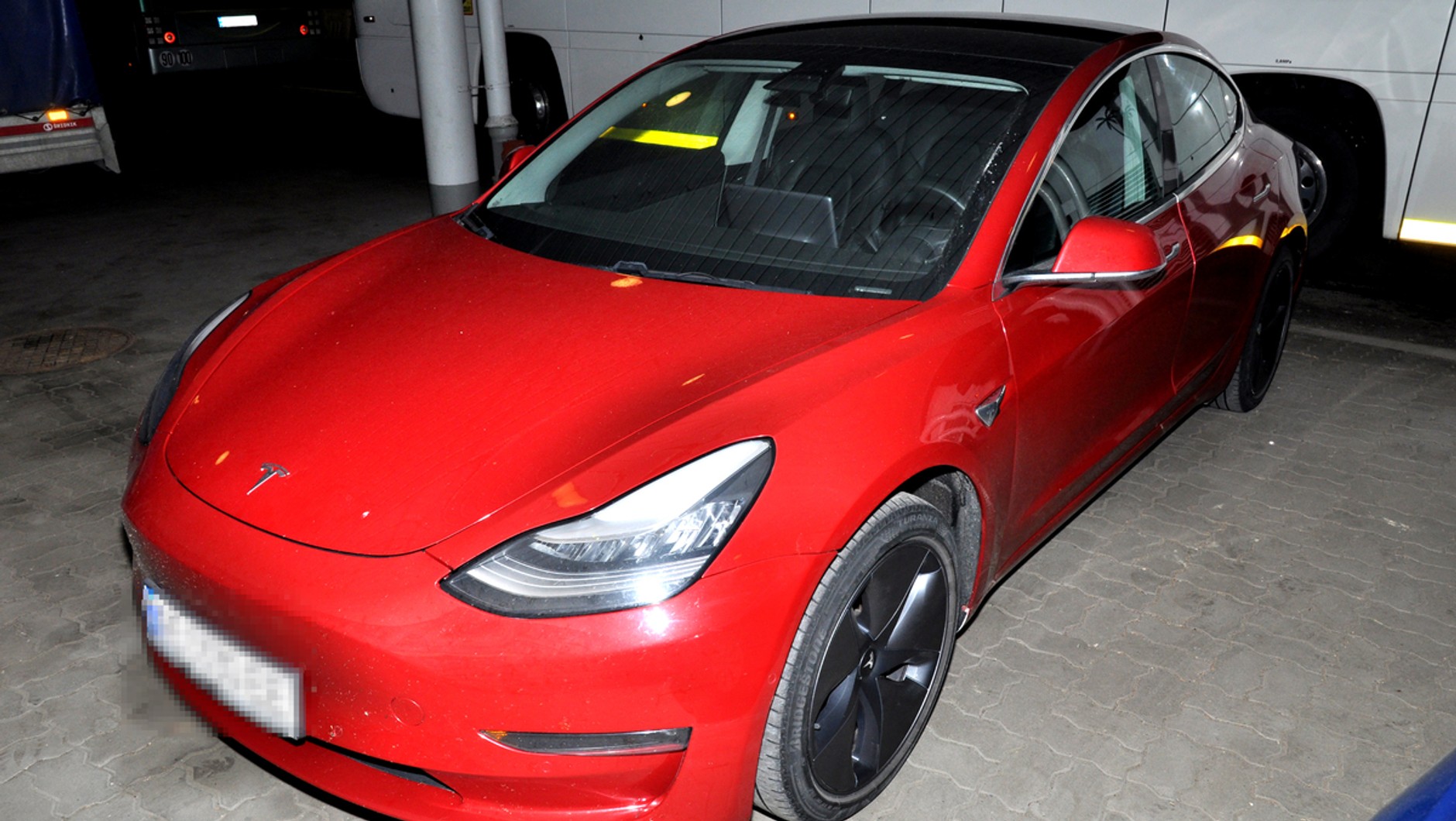 Odzyskana Tesla Model 3