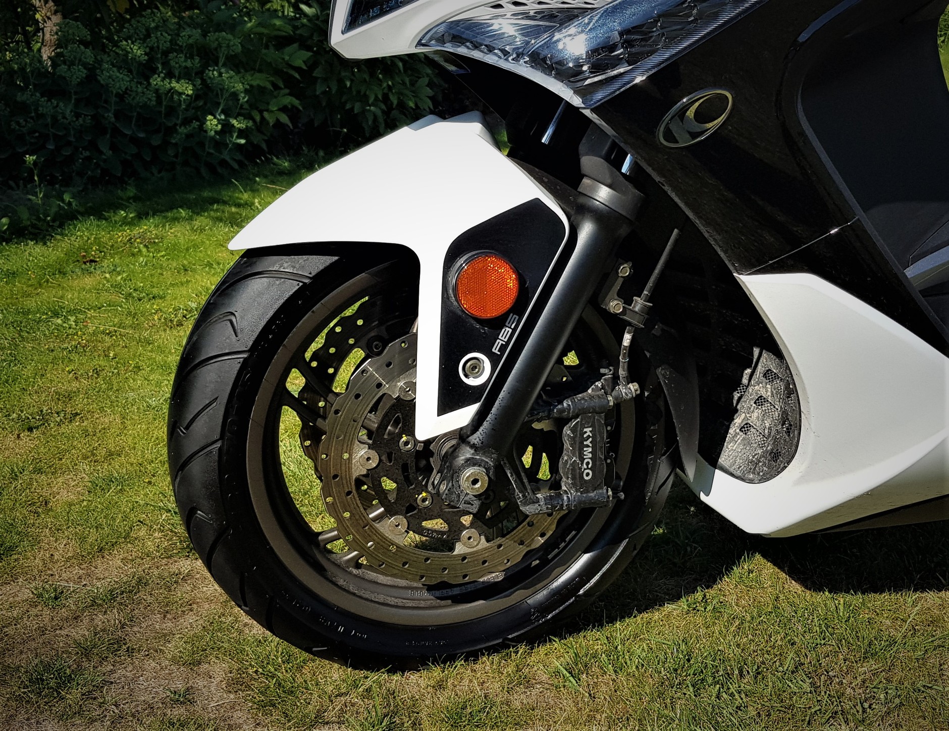 Kymco Xciting 400i - hamulce z przodu