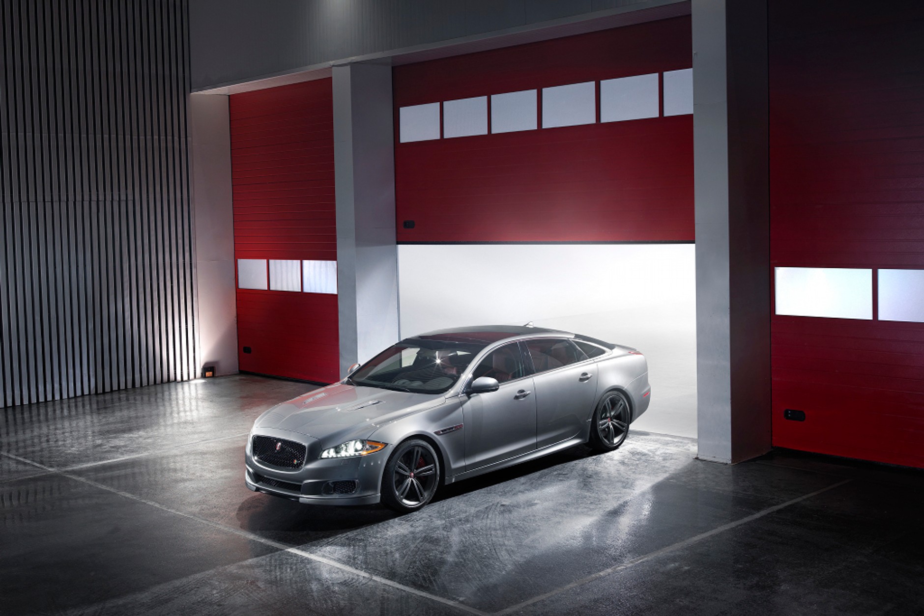 Jaguar XJR: ostry kocur