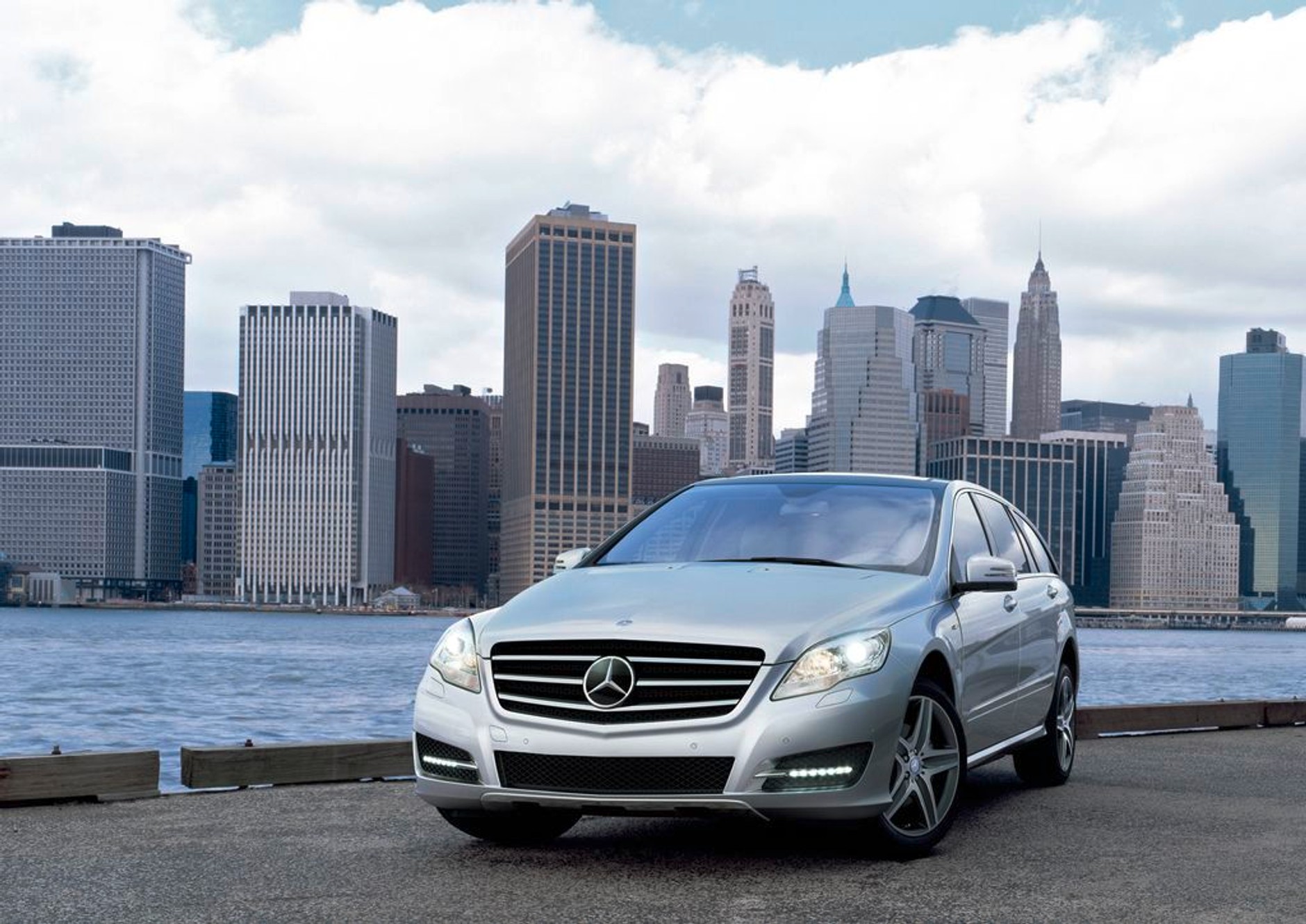 Nowy Jork 2010: Mercedes-Benz  Klasa R z nową twarzą