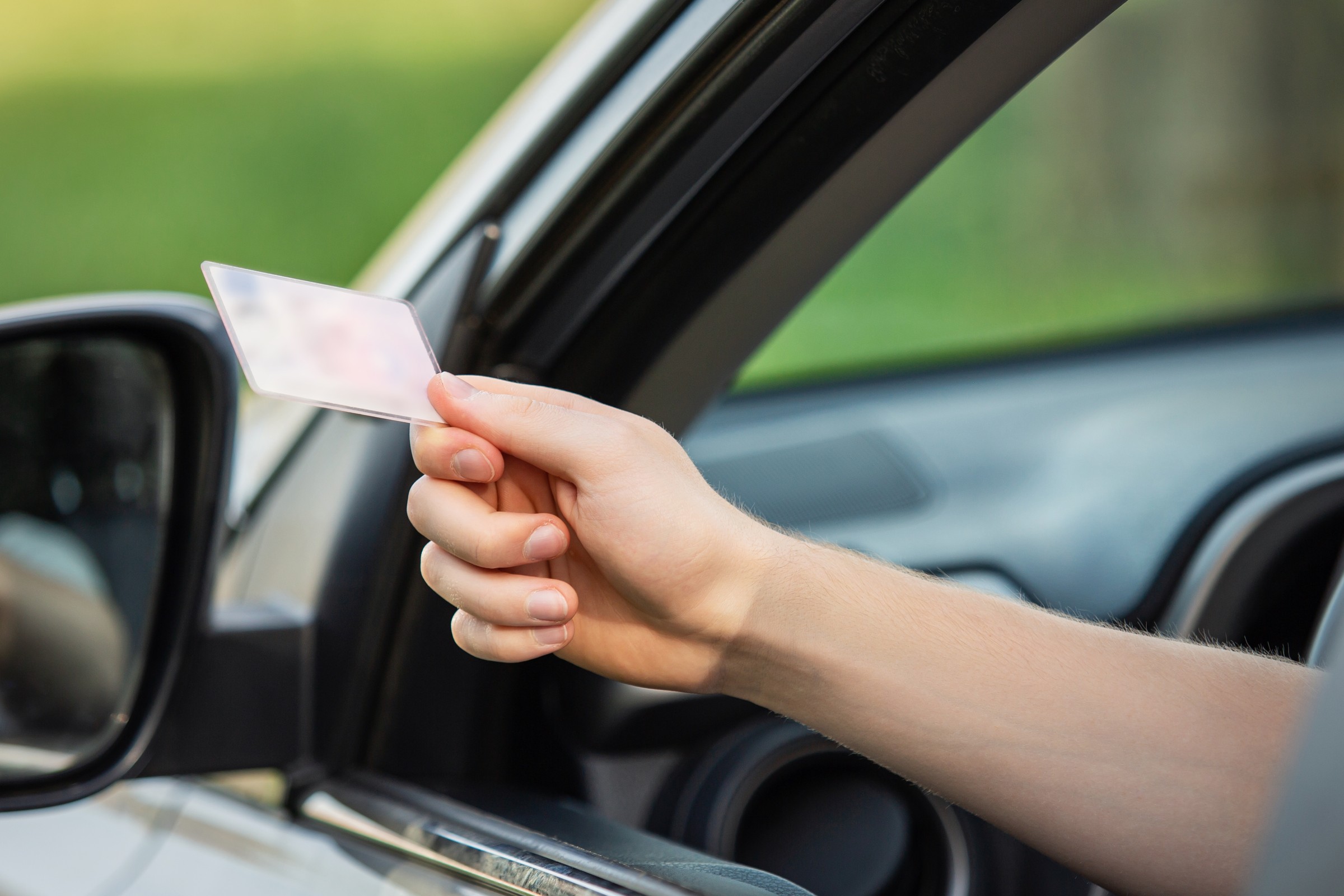 Luka prawna przy zatrzymywaniu uprawnień kierowców. RPO: to niezgodne z zasadą równości