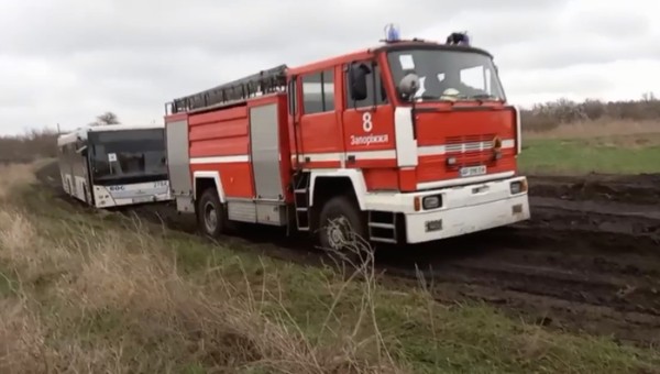 Polskie wozy strażackie służą Ukrainie. Pomagają w korytarzach humanitarnych