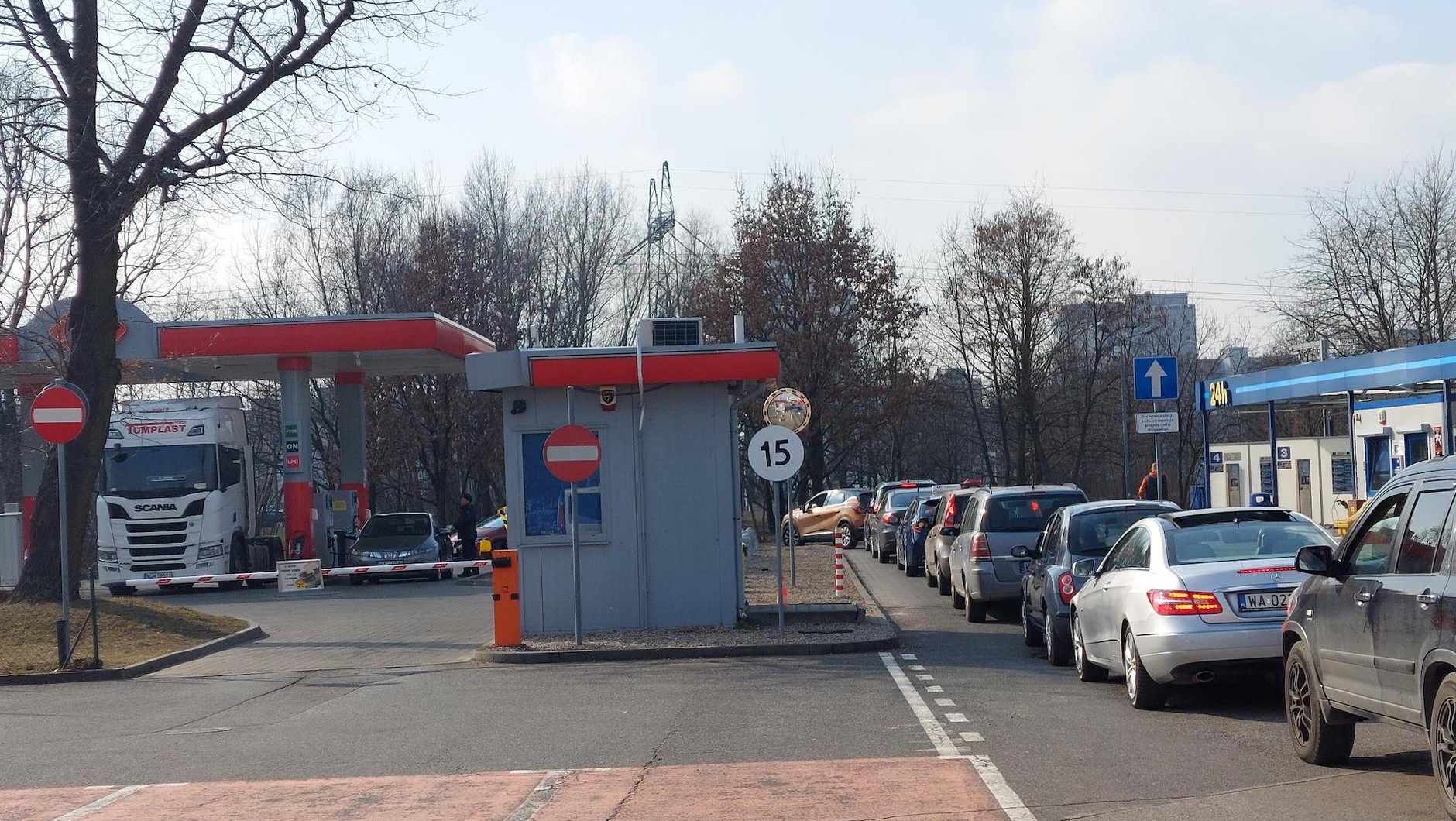 Stacja Carrefour w Warszawie