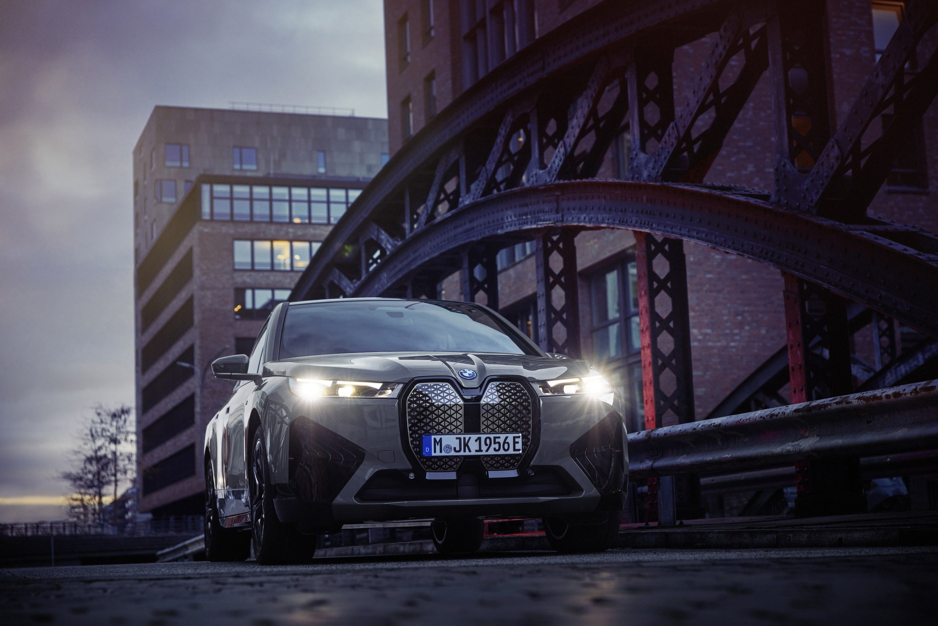 Elektryczne BMW iX w wersji „M” – 3,8 do setki i ponad 560 km zasięgu