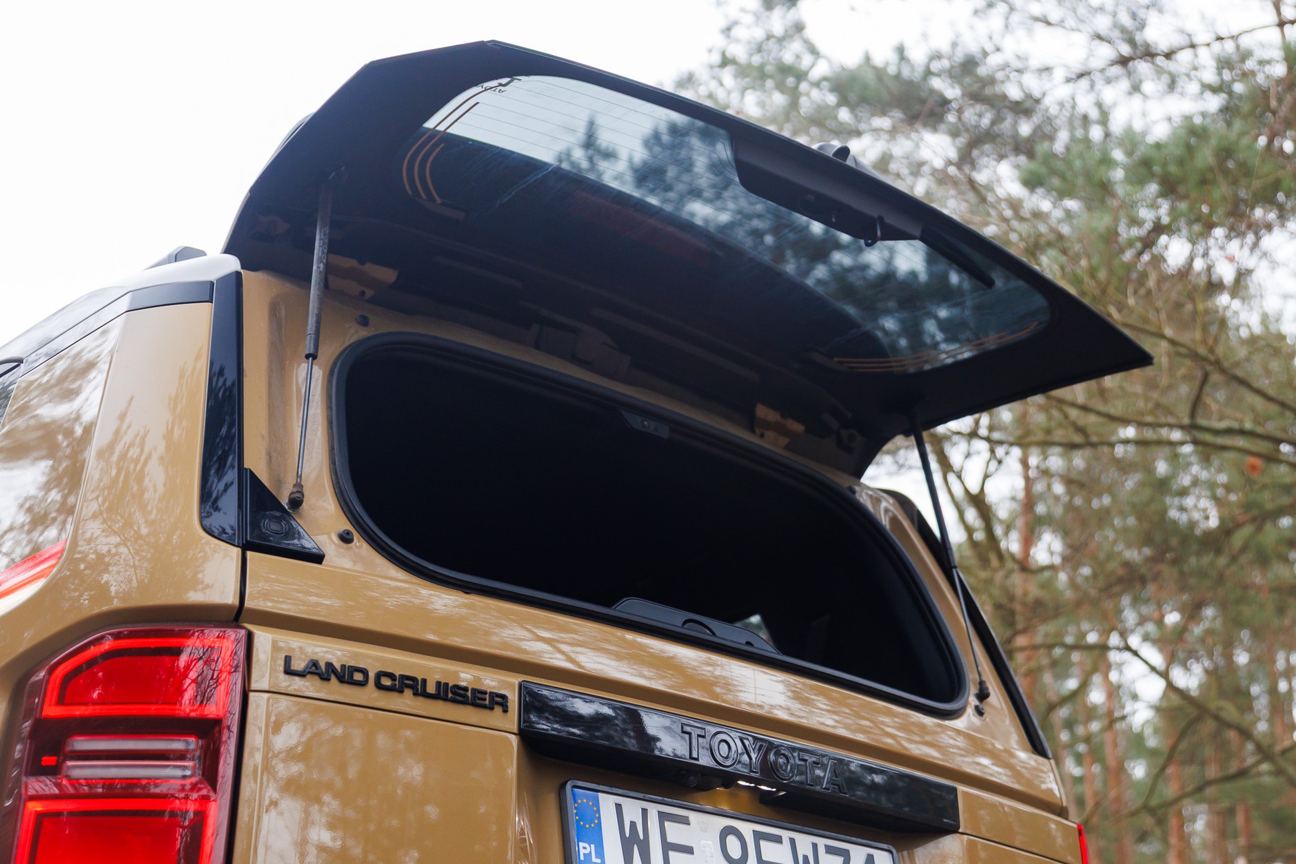 Jeep Wrangler vs Toyota Land Cruiser