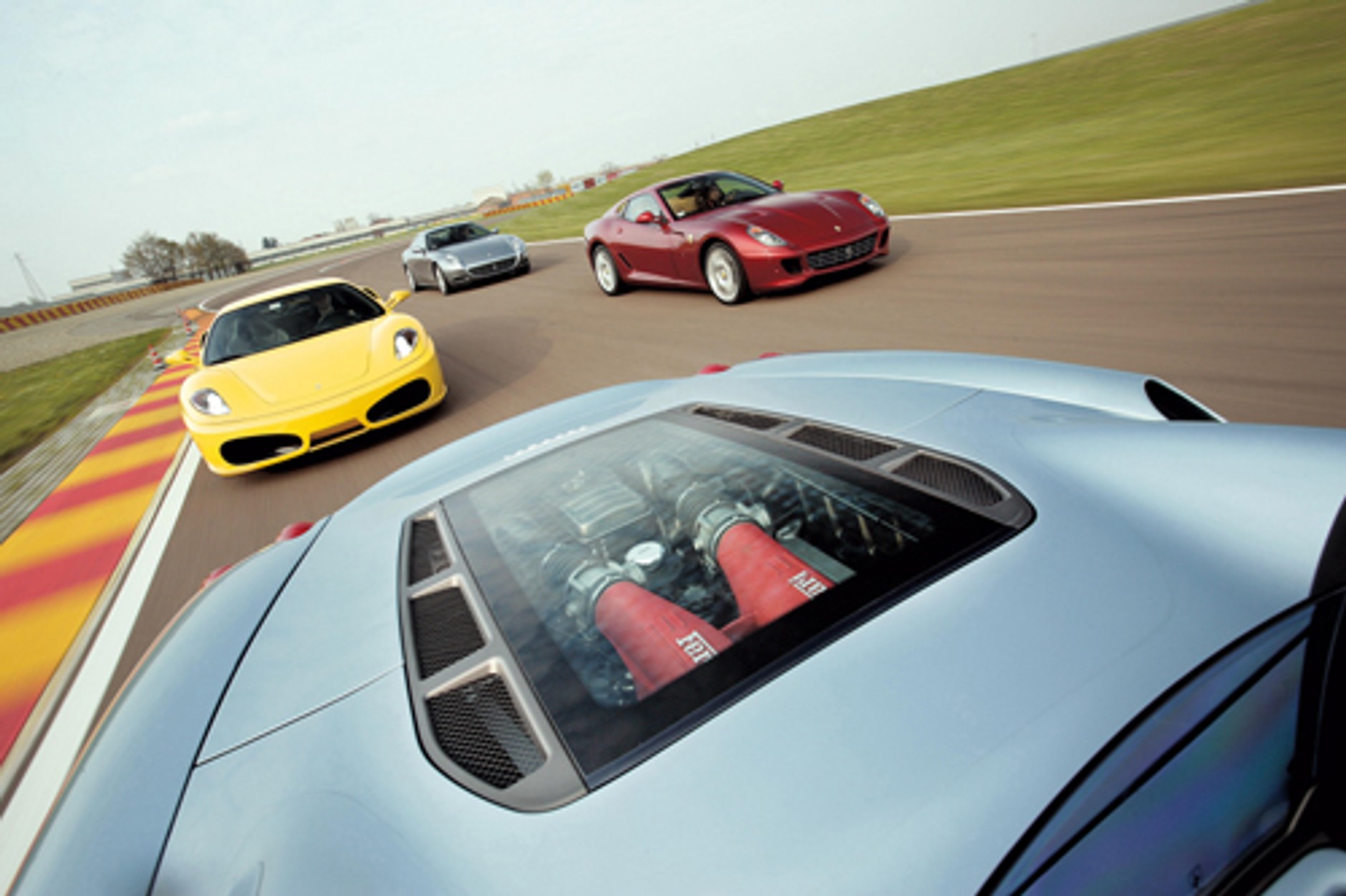 Ferrari - Z 2140 KM przez Fiorano