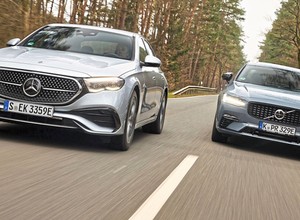 Mercedes E 400 e kontra Volvo S90 T8. Różnica w cenie była decydująca